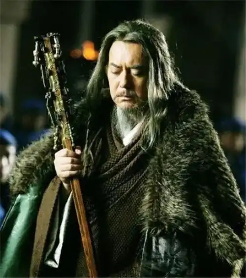 鸿门宴前,范增4字劝说项羽诛杀刘邦,却让刘邦在宴会上成功逃生