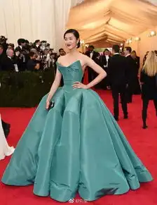 细数刘雯历年metgala红毯造型,一部活脱脱的时尚进化史
