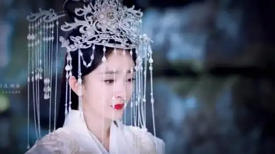 热巴受了太多委屈有望离开嘉行签约华策,又一部古装大戏在等她