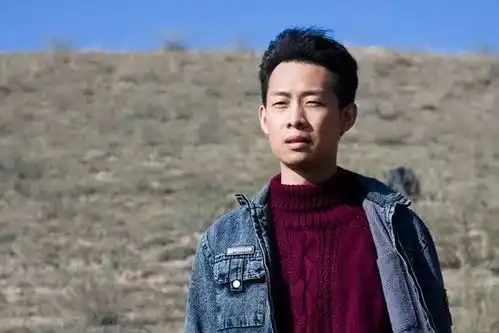 他是红海行动的突击队长,10年军涯旅程,从龙套哥到影帝他却说我不帅不上镜还比较自闭