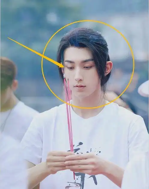 花戎开机路透,郭俊辰古装显青涩,鞠婧祎古装再现半永久妆容
