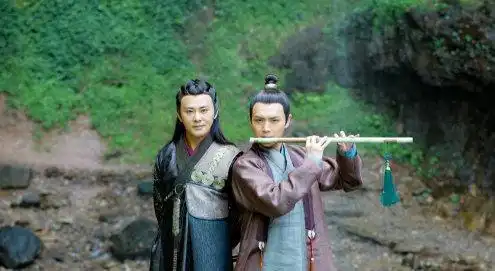 刘正风曲洋令狐冲打不过费彬,为何莫大能一招秒杀费彬
