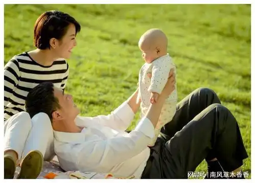 大器晚成张嘉译与前妻性格不合,二婚迎娶24亿富婆王海燕
