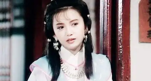 17岁陪同学面试却被看中,曾因刘嘉玲介入分手,今为儿子感到自豪
