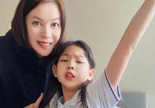 香港知名女星全面复出,未婚产女当单亲妈妈多年,遭前男友家暴