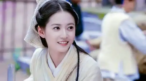 曾跑龙套日薪30元,23岁被唐嫣相中,现成为圈内少数干净女星
