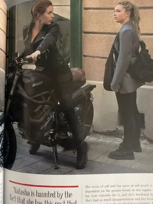 今天洗澡水管够黑寡妇写真剧照片场照
