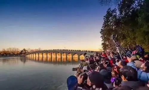 错过等一年颐和园奇景金光穿洞重现,迎千人围观
