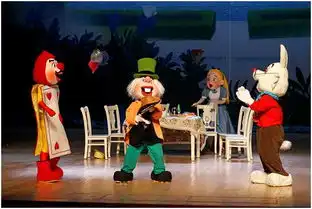 好宝贝携手海普诺凯1897为桂林宝宝带来大型童话剧爱丽丝梦游仙境,国内顶级儿童剧团北京丑小鸭艺术团,为宝宝们完美演绎
