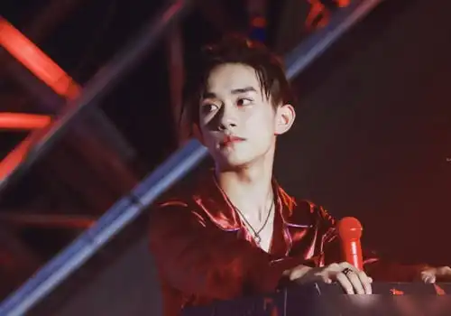 五一电影阵容定档,易烊千玺谋女郎成对手,最期待的电影却放鸽子
