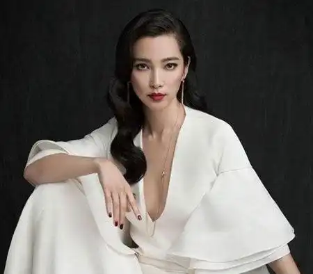 和赵丽颖合伙开公司,46岁的李冰冰称她是自己永远的老板