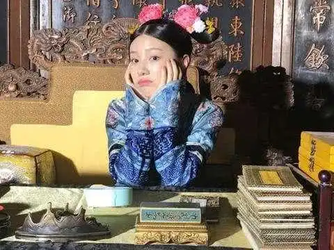 她是太后身边的宫女,被乾隆纳入后宫,生下清朝最得宠的公主
