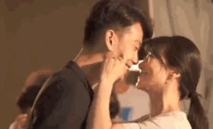 她被骂千年老二,41岁却嫁给了小自己9岁还帅炸天的男神