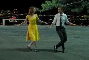 爱乐之城横扫奥斯卡女主把红黄蓝绿穿遍了