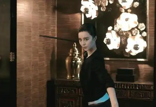 范冰冰强势回归,五国影后争艳晒出剧照可文可武引网友争议