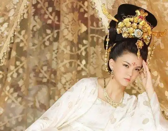 10个版本武则天对比殷桃范某某拼尺度,刘嘉玲雷人咏梅最朴素