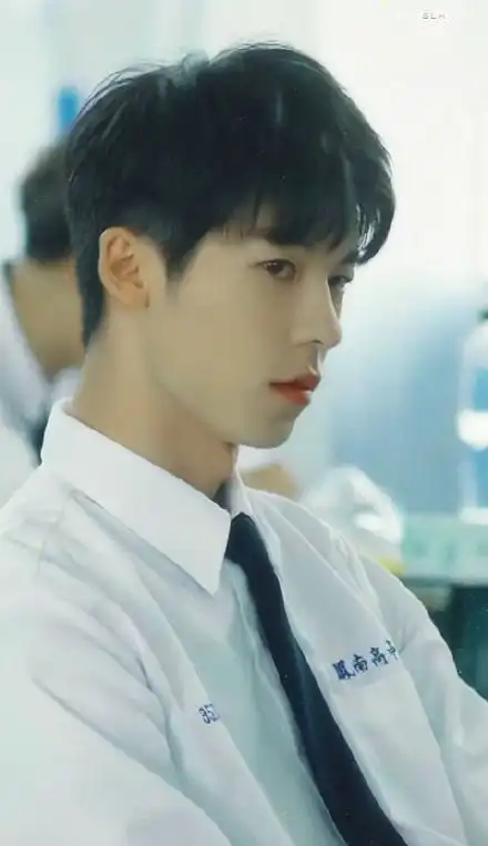 台剧想见你许光汉手机壁纸拿图点赞