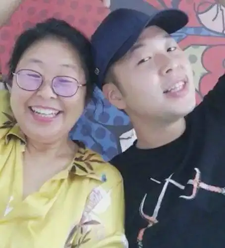 何炅妈妈,李维嘉妈妈,杜海涛妈妈,差别不是一般的大