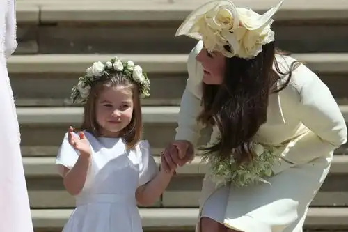 裁缝还原当时发生的事情夏洛特的裙子是不合身,没看见她们争吵