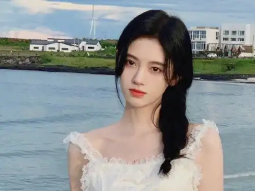 鞠婧祎的4张剧照中,放上一张生活照,能一眼认出才是真爱粉