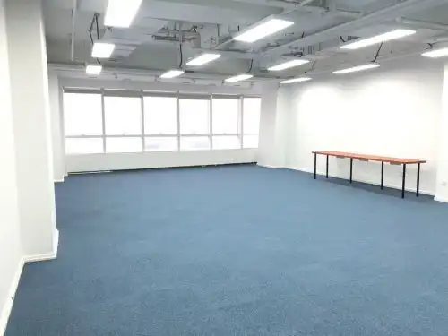 望京soho丨精装修带家具丨紧邻地铁丨户型方正丨工位充足丨出租办公楼租赁北京我爱我家