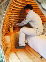 蛋形蜗居突然被搬离北漂青年留宿朋友家