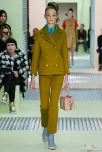 prada2015秋冬女装系列秀场高清图片