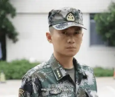 两人相差10岁,戏里父女戏外夫妻,儿子8岁才知道真实关系