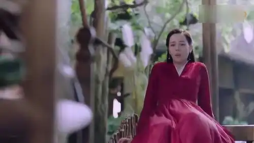 三生三世枕上书凤九假扮阿兰若,却再次被青蛇吓晕