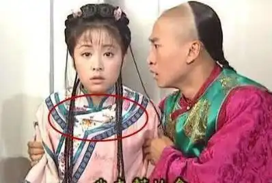 还珠格格里面的经典穿帮镜头,香妃的戒指,紫薇的现代袜子