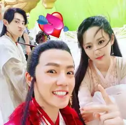 杨紫的新剧还未播出,跟剧中的他互动就够甜了,网友再见邓伦
