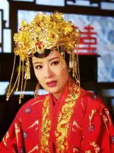 盘点影视剧中古装女子的凤冠霞帔,你喜欢哪个明星的造型
