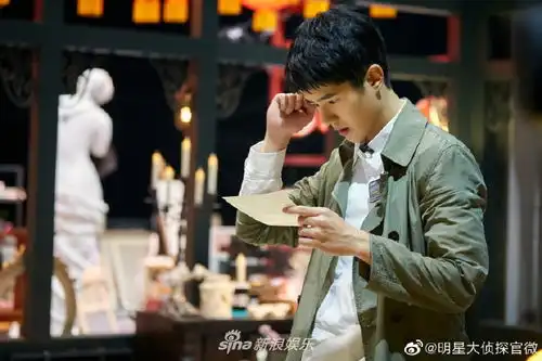 组图明侦刘昊然再现秦风扮相推理专注有模有样
