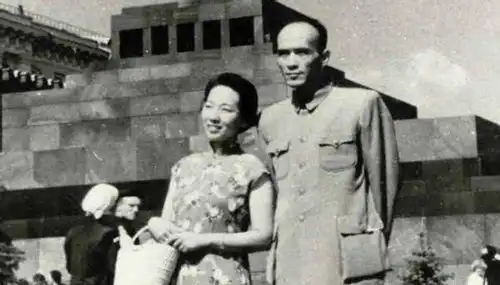 仅一个眼神,于蓝迷上了田方,他们之间究竟有过怎样的感情经历
