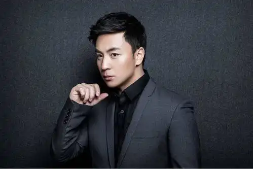 5岁塑造经典角色,31岁成为张丹峰替补,剧照曝光一身正气
