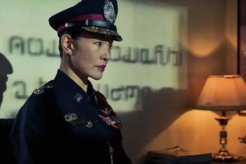 清纯小花从上海去美国后拍露点裸戏,60岁华人女星为何依然活跃
