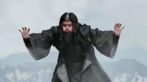 射雕他下手比郭靖早,与黄蓉育有一女,洪七公也不是他的对手