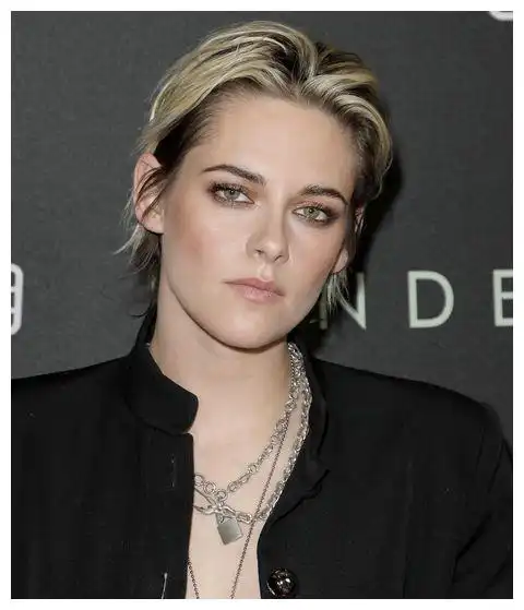 戴安娜王妃传记电影剧照曝光克里斯汀斯图尔特演绎传奇王妃