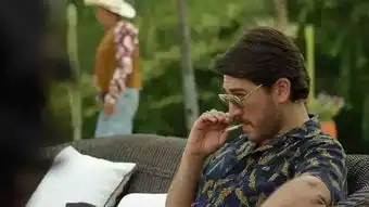 在这部9.5分的真实猛剧前,绝命毒师简直像少儿游戏