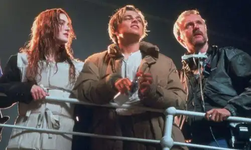 看了莱昂纳多爸妈的照片,才发现遗传真是玄学,绝色都是负负得正