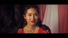 杨恭如蹲着在干嘛