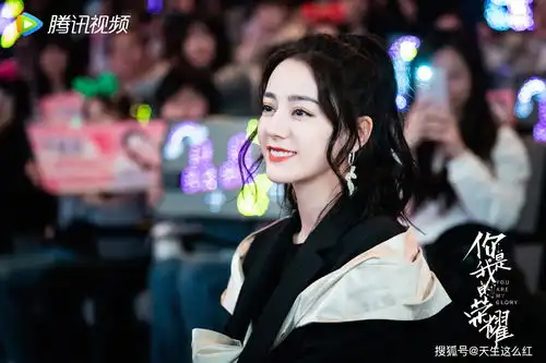 迪丽热巴演的女明星都开始反思天价片酬了,现实里的明星们呢