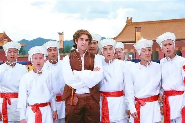 恭喜新还珠格格男星潘杰明宣布与男友订婚,已转行做瑜伽教练