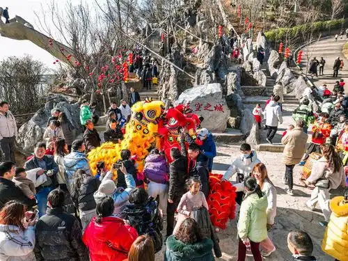 景区喜迎开门红黄石仙岛湖游客量较2019年翻倍,天空之城民俗活动人气旺