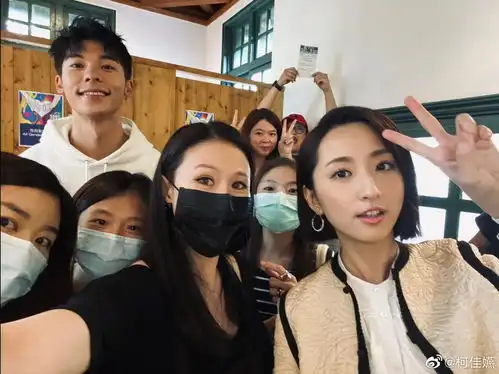 组图柯佳嬿晒想见你座谈会照片吃醋称都是许光汉在红
