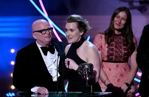 万万没想到泰坦尼克号女主露丝变化大引热议