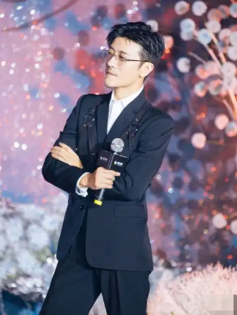 亲妈是导演,干妈也是导演,捧了20年都没红,娶妻改名后竟火了李小婉橘子红了周迅陈坤杨幂网易订阅