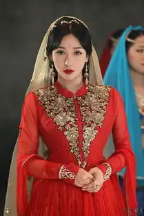 柳岩金纱红裙变身印度少女舞姿撩人