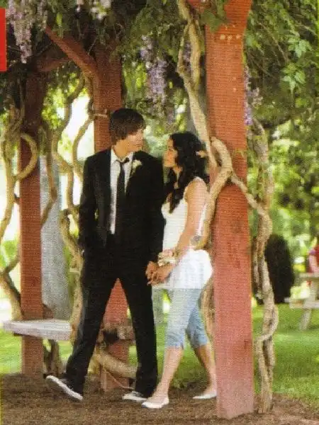 凡妮莎哈金斯剧照