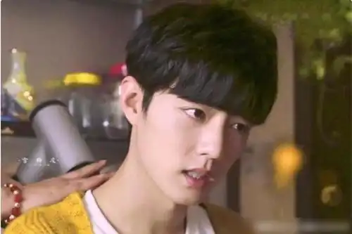 资源优质曝易烊千玺已进组中国医生,饰演角色名为杨小羊